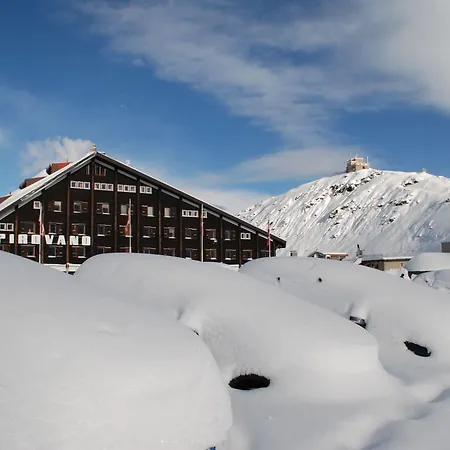Pirovano Otel Stelvio Geçidi